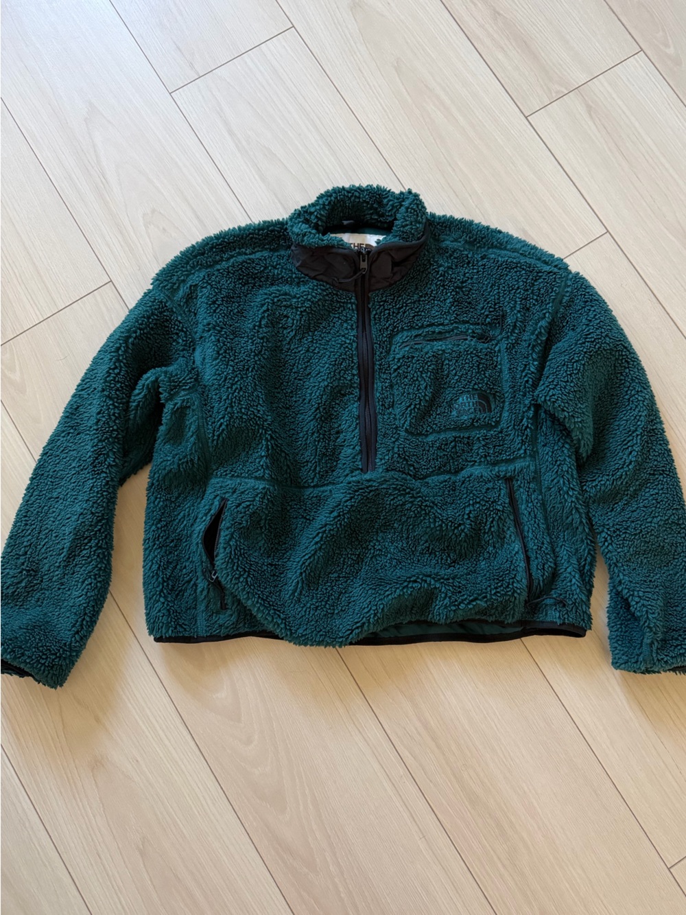 The North Face Women’s Teal Green Sherpa Crop-sweater.